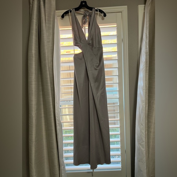 Halston Heritage Deep V Silver Dress - Picture 4 of 11